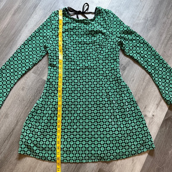 CIDER Round Neck Retro Geometric Tie Back Mini Dress - Picture 9 of 9